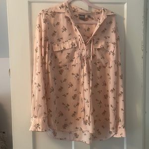 NY Company dressy top. Light pink flower design size L. Lace up front.